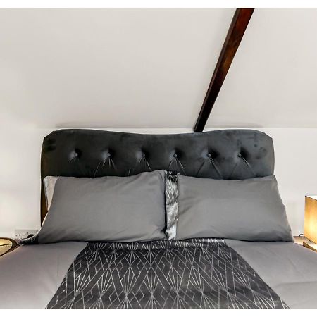 Sleek And Modern Studio With Minimalist Vibe Apartment Chelmsford Exterior foto