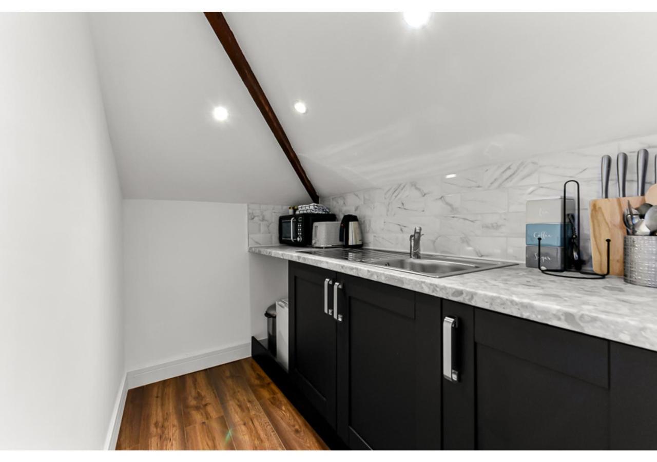 Sleek And Modern Studio With Minimalist Vibe Apartment Chelmsford Exterior foto
