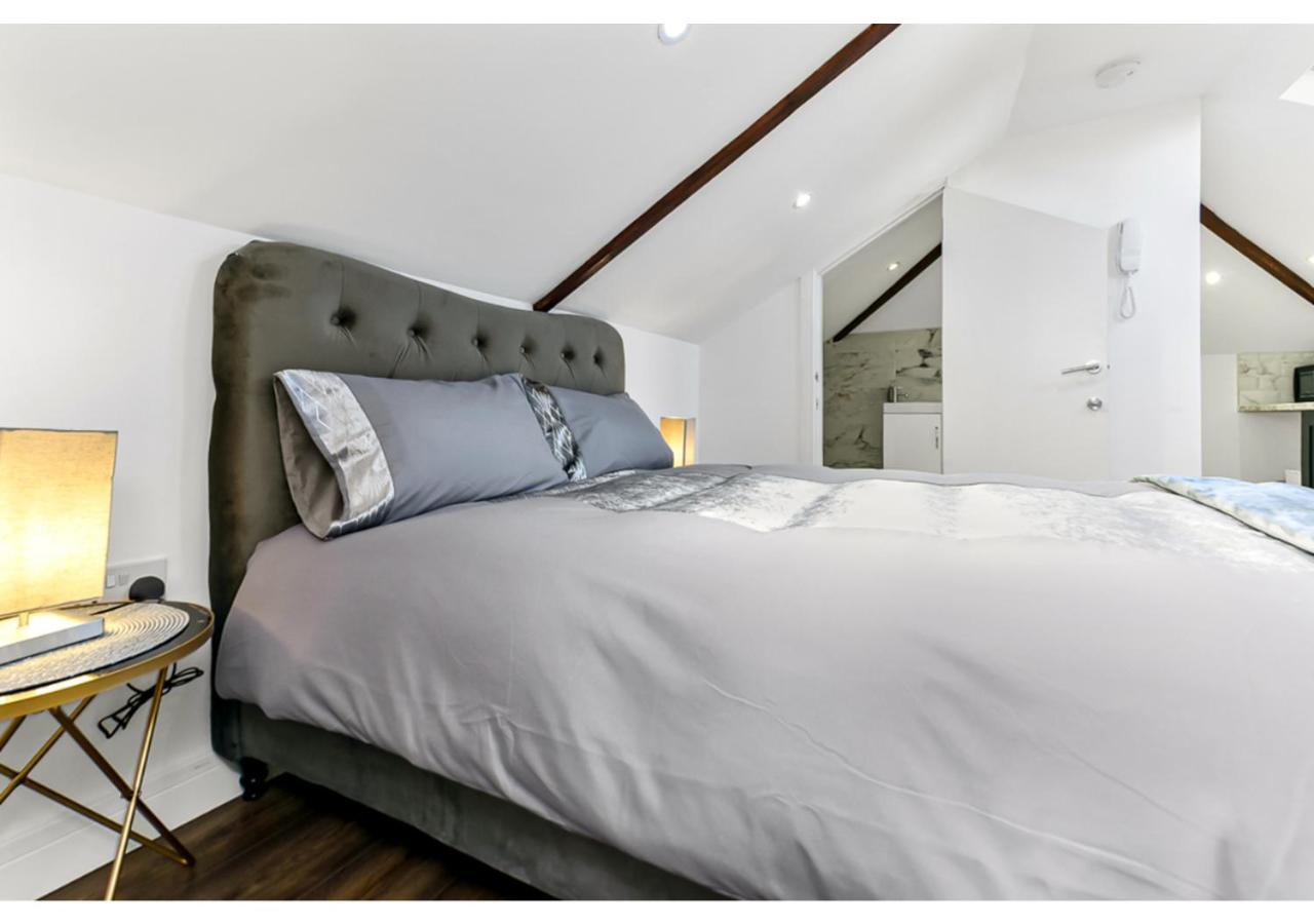 Sleek And Modern Studio With Minimalist Vibe Apartment Chelmsford Exterior foto